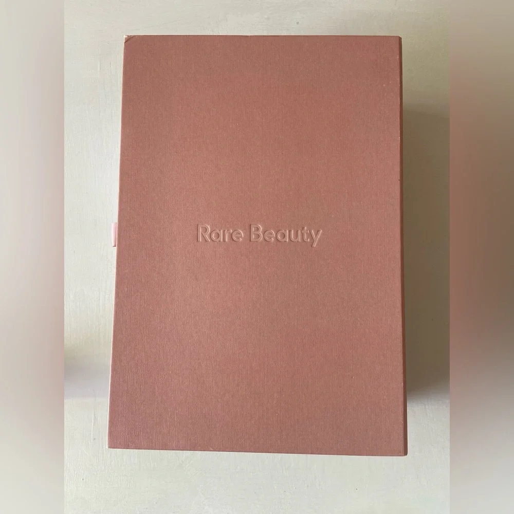NWT RARE BEAUTY FIND COMFORT COLLECTION COLLECTORS BOX